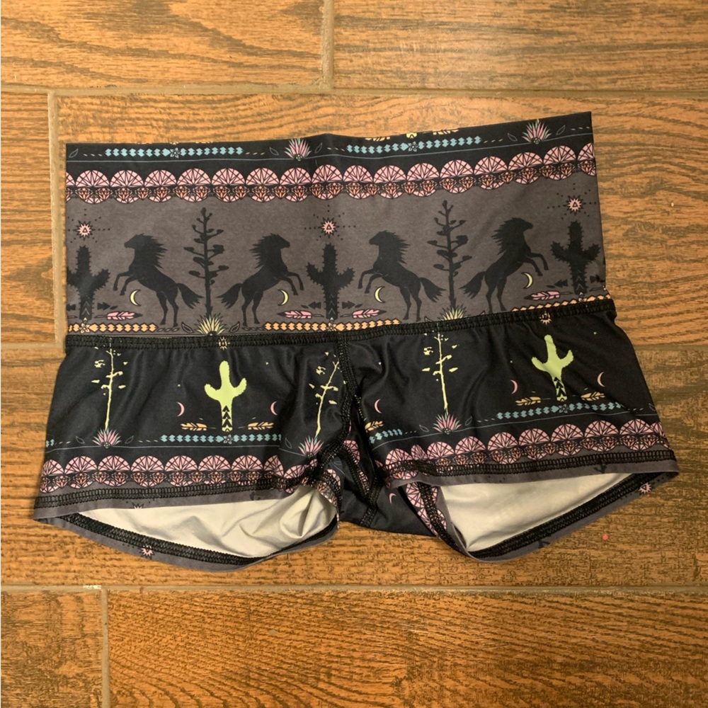 Teeki brand rodeo shorts 🌵🩷
